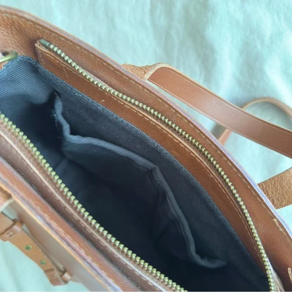 Madewell Small Transport Crossbody in English Saddle - Picture 5 of 10